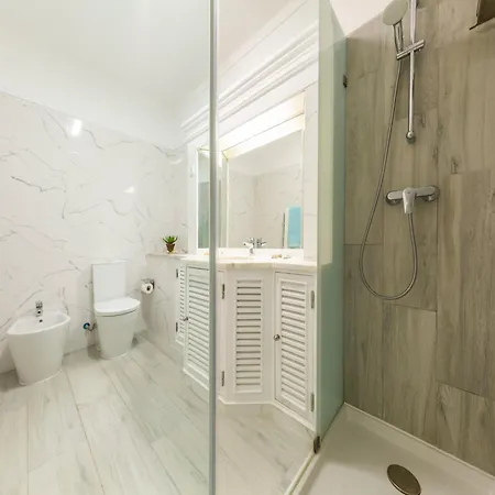 Apartment Charming 1-bed W A C, Wifi Quarteira