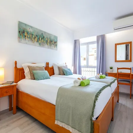 Charming 1-bed W A C, Wifi Quarteira